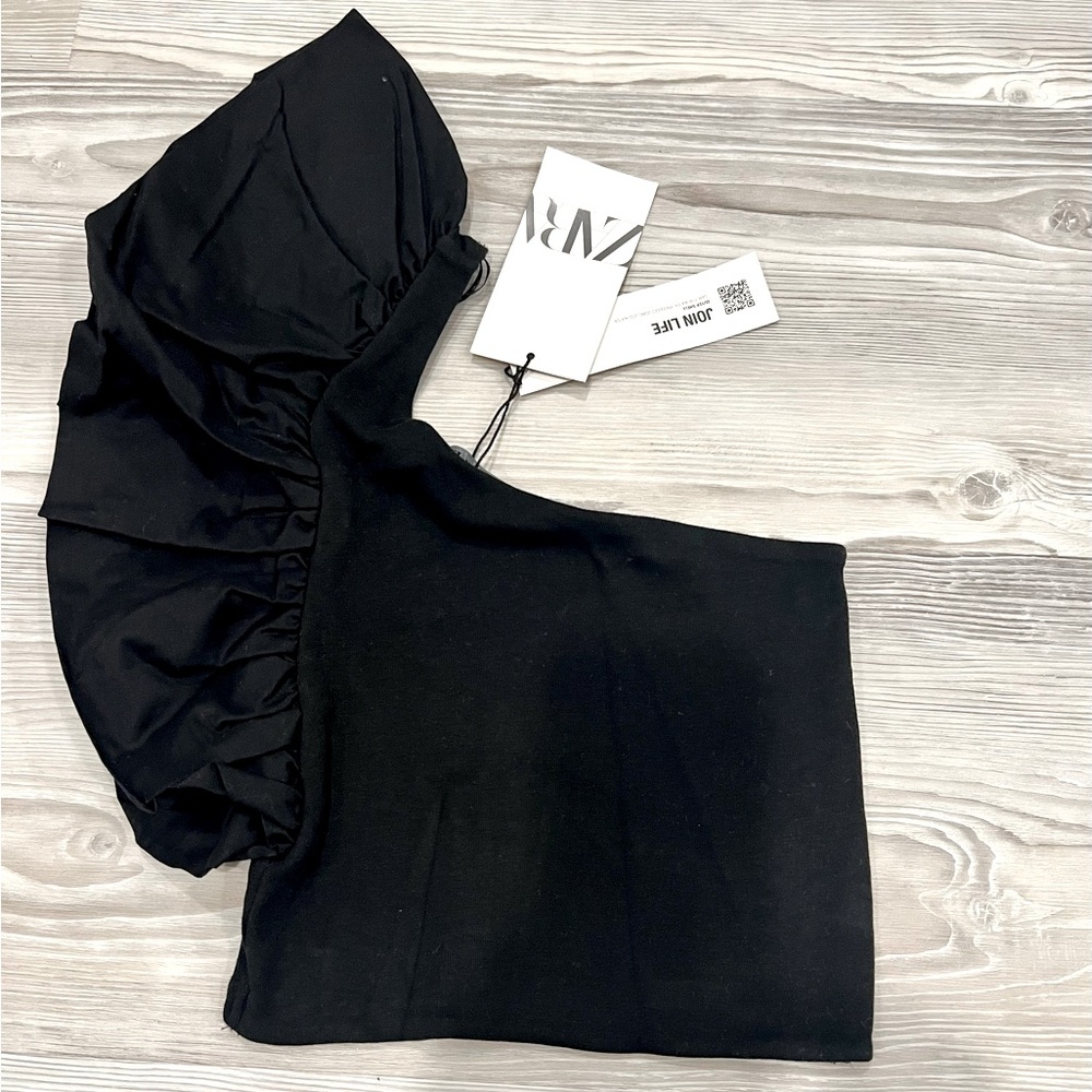 🌟ZARA - BNWT - Black one shoulder ruffle top- Size smalll